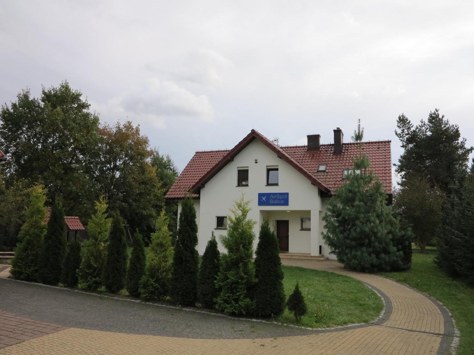 Airspot Balice Aparthotel Cholerzyn Buitenkant foto